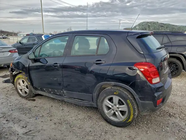 KL7CJKSB9LB062555 2020 CHEVROLET TRAX - Image 2