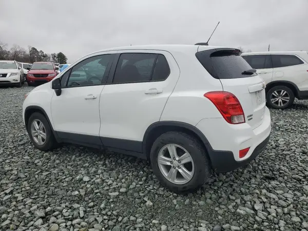 KL7CJKSB9LB062877 2020 CHEVROLET TRAX - Image 2