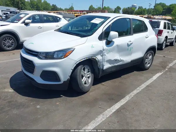 KL7CJKSB9LB065889 2020 CHEVROLET TRAX - Image 2