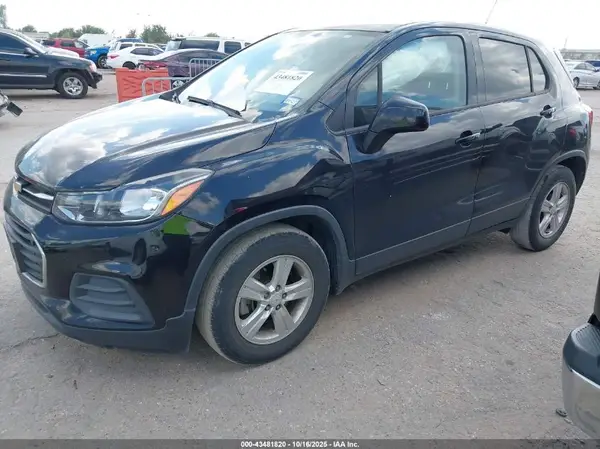 KL7CJKSB9LB075810 2020 CHEVROLET TRAX - Image 2