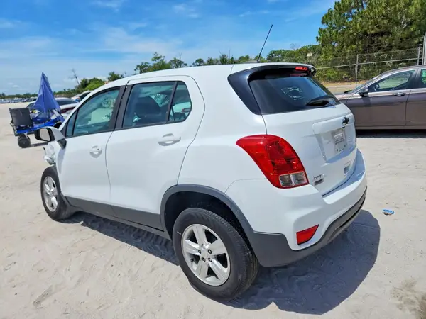 KL7CJKSB9LB075824 2020 CHEVROLET TRAX - Image 2