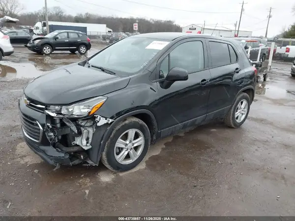 KL7CJKSB9LB092235 2020 CHEVROLET TRAX - Image 2