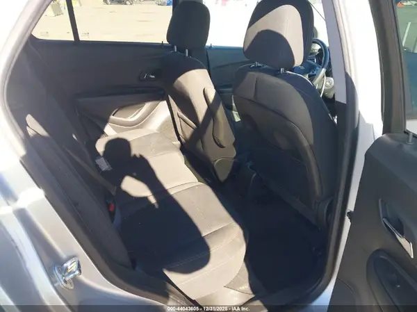 KL7CJKSB9LB320458 2020 CHEVROLET TRAX - Image 8
