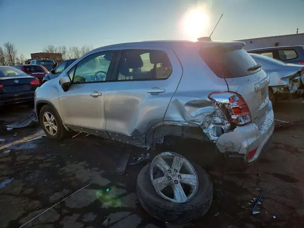 KL7CJKSB9LB325403 2020 CHEVROLET TRAX - Image 2