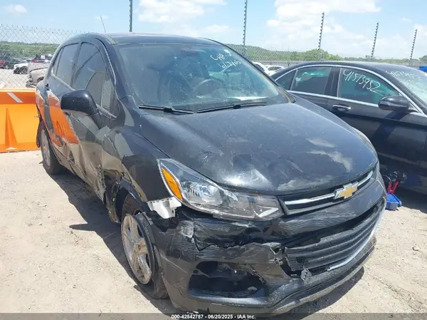 KL7CJKSB9LB325627 2020 CHEVROLET TRAX - Image 1
