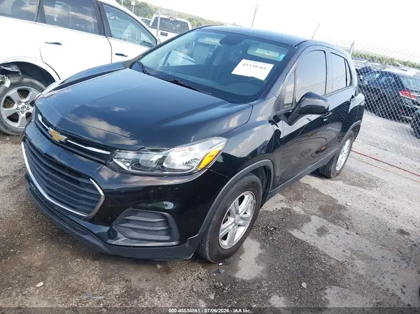 KL7CJKSB9LB328656 2020 CHEVROLET TRAX - Image 2