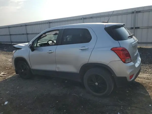 KL7CJKSB9LB328995 2020 CHEVROLET TRAX - Image 2