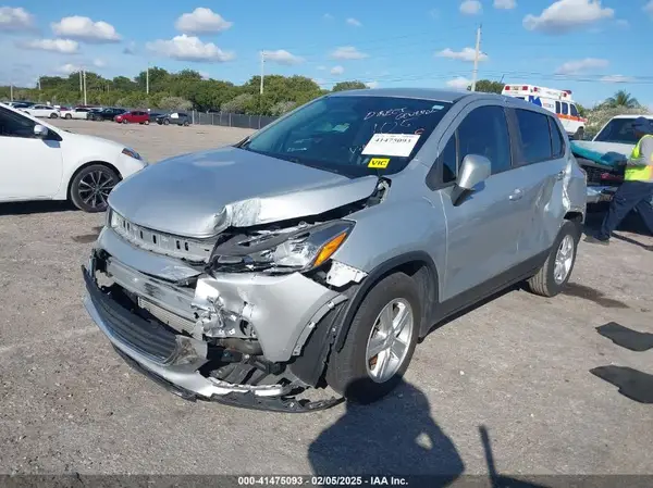 KL7CJKSB9LB330357 2020 CHEVROLET TRAX - Image 2