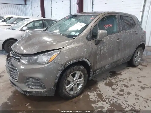 KL7CJKSB9LB331623 2020 CHEVROLET TRAX - Image 2