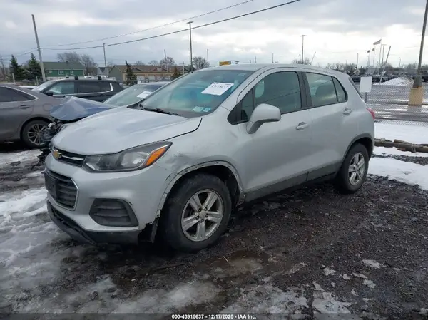 KL7CJKSB9LB334098 2020 CHEVROLET TRAX - Image 2