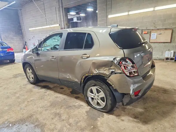 KL7CJKSB9LB348695 2020 CHEVROLET TRAX - Image 2