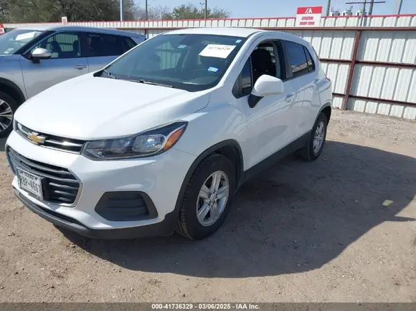 KL7CJKSB9MB301460 2021 CHEVROLET TRAX - Image 2