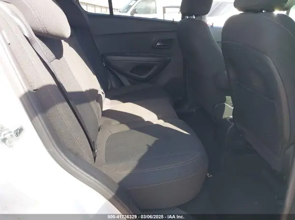 KL7CJKSB9MB301460 2021 CHEVROLET TRAX - Image 8