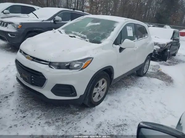 KL7CJKSB9MB301765 2021 CHEVROLET TRAX - Image 2