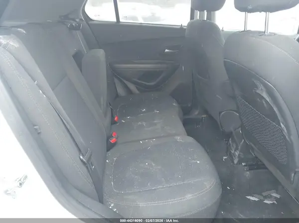 KL7CJKSB9MB301765 2021 CHEVROLET TRAX - Image 8