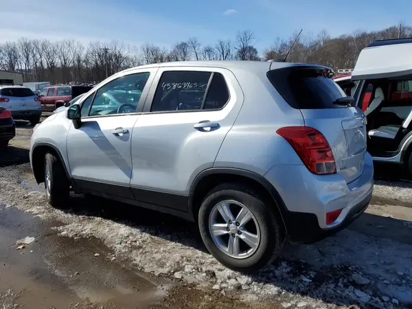 KL7CJKSB9MB302656 2021 CHEVROLET TRAX - Image 2