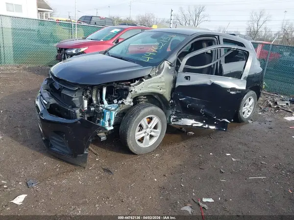 KL7CJKSB9MB303550 2021 CHEVROLET TRAX - Image 2