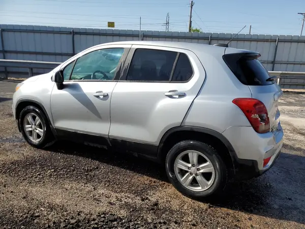 KL7CJKSB9MB306982 2021 CHEVROLET TRAX - Image 2