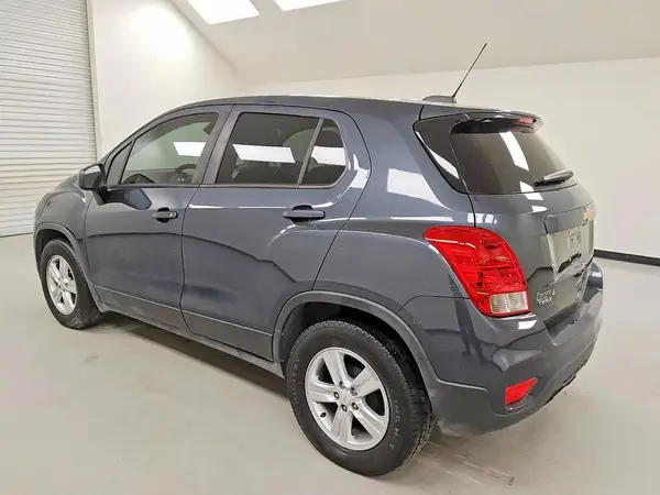 KL7CJKSB9MB309249 2021 CHEVROLET TRAX - Image 2