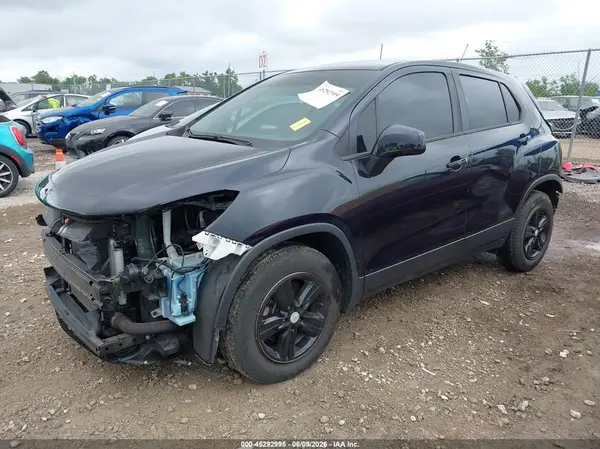 KL7CJKSB9MB312328 2021 CHEVROLET TRAX - Image 2