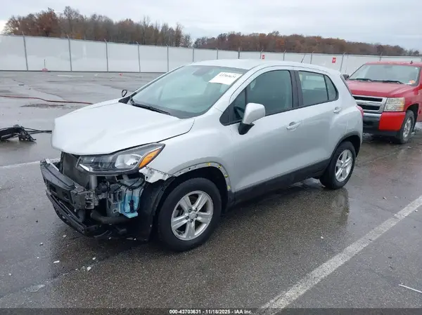 KL7CJKSB9MB312779 2021 CHEVROLET TRAX - Image 2