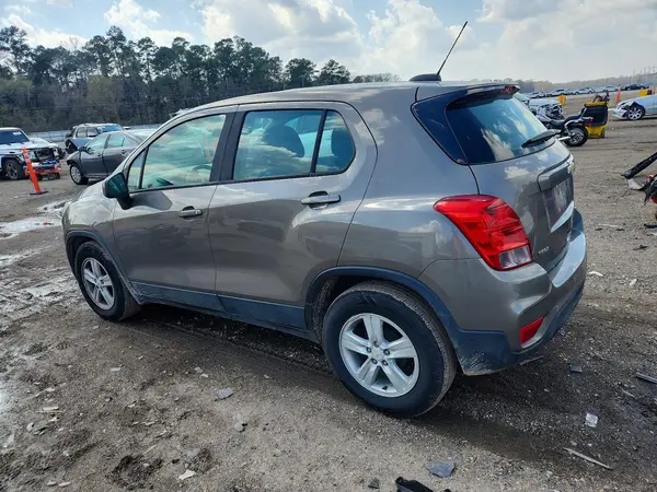 KL7CJKSB9MB315682 2021 CHEVROLET TRAX - Image 2
