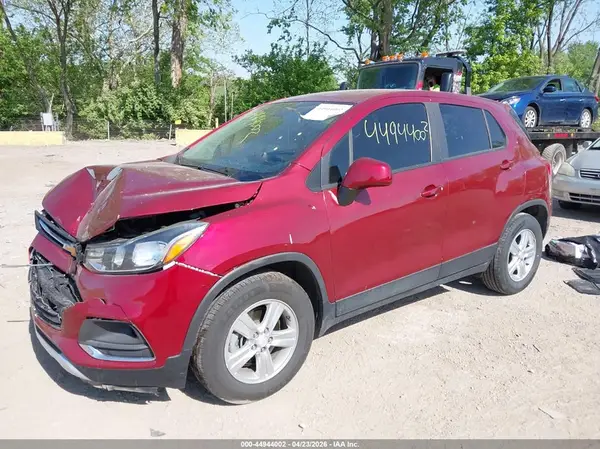 KL7CJKSB9MB318095 2021 CHEVROLET TRAX - Image 2
