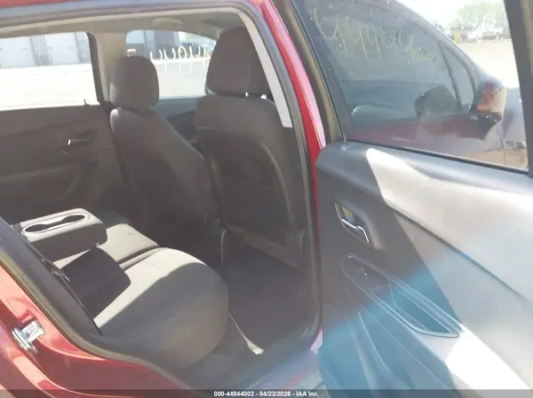 KL7CJKSB9MB318095 2021 CHEVROLET TRAX - Image 8