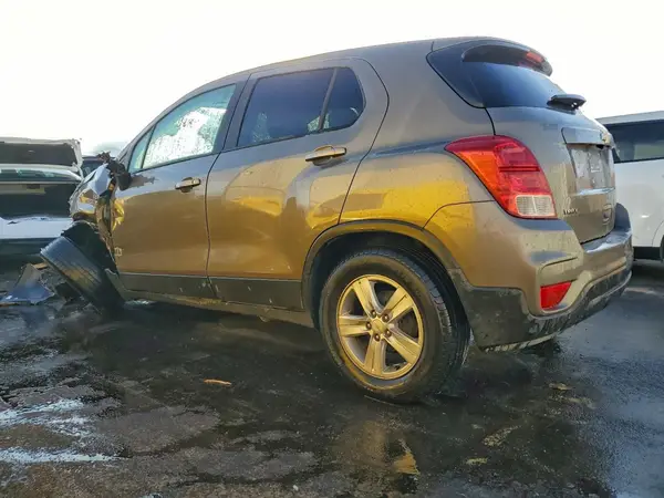 KL7CJKSB9MB320588 2021 CHEVROLET TRAX - Image 2