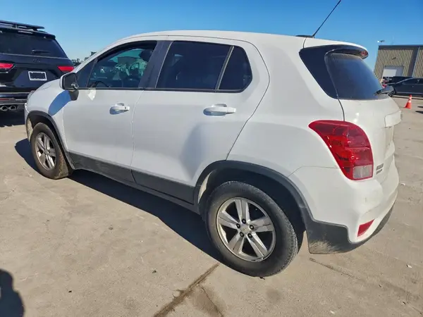 KL7CJKSB9MB324642 2021 CHEVROLET TRAX - Image 2