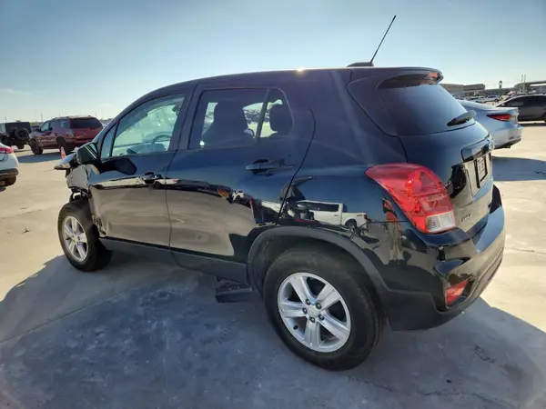 KL7CJKSB9MB329100 2021 CHEVROLET TRAX - Image 2