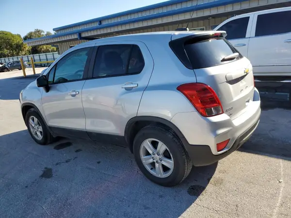 KL7CJKSB9MB332613 2021 CHEVROLET TRAX - Image 2