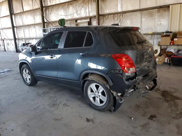 KL7CJKSB9MB332997 2021 CHEVROLET TRAX - Image 2