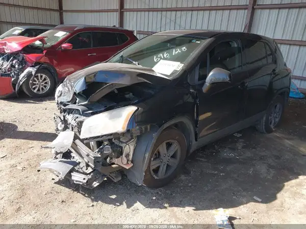 KL7CJKSBXGB609645 2016 CHEVROLET TRAX - Image 2