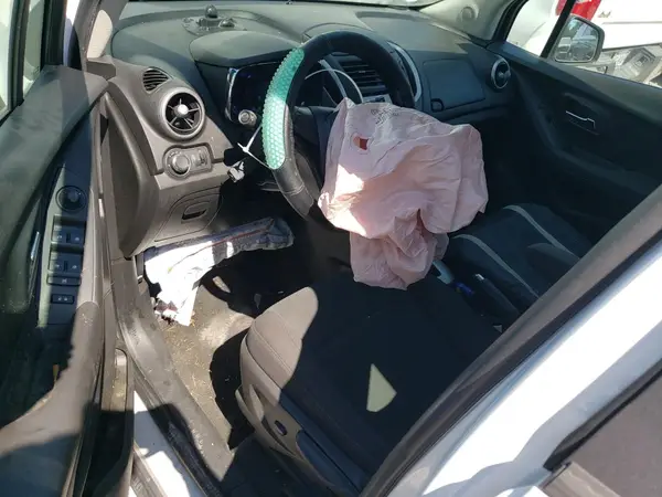 KL7CJKSBXGB694387 2016 CHEVROLET TRAX - Image 8