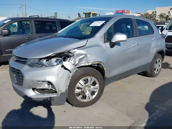 KL7CJKSBXHB047635 2017 CHEVROLET TRAX - Image 2
