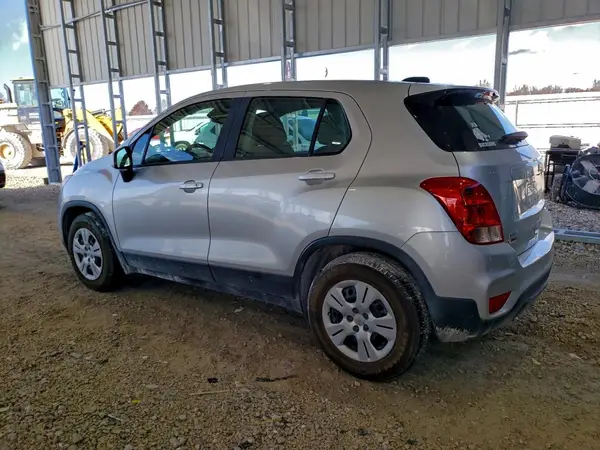 KL7CJKSBXHB060546 2017 CHEVROLET TRAX - Image 2
