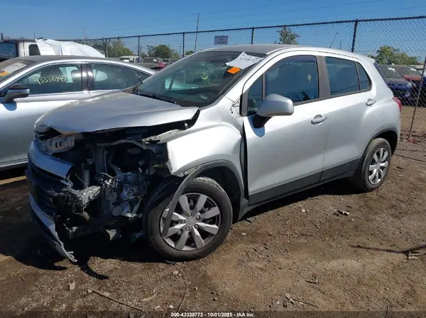 KL7CJKSBXHB130448 2017 CHEVROLET TRAX - Image 2
