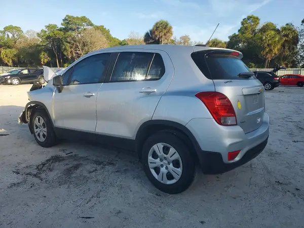 KL7CJKSBXHB131325 2017 CHEVROLET TRAX - Image 2