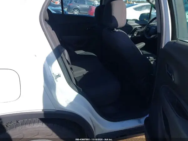 KL7CJKSBXHB178144 2017 CHEVROLET TRAX - Image 8
