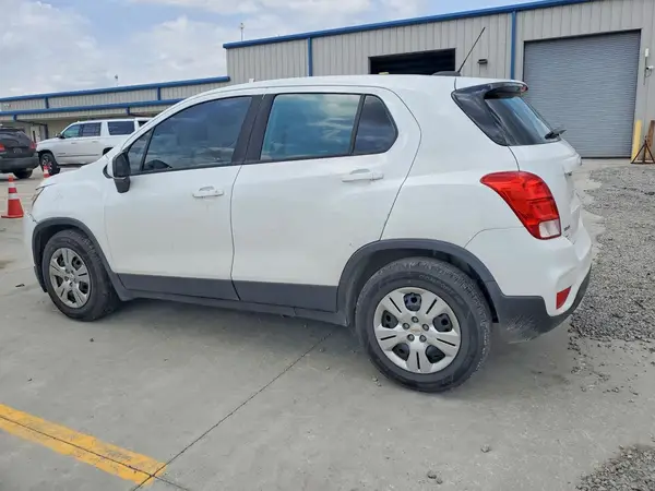 KL7CJKSBXHB213068 2017 CHEVROLET TRAX - Image 2