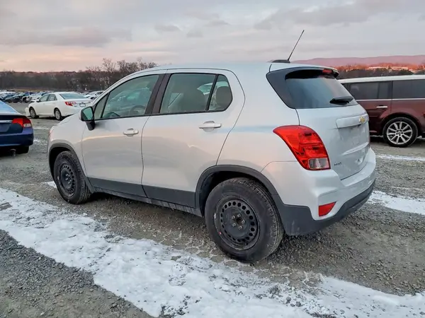 KL7CJKSBXHB227892 2017 CHEVROLET TRAX - Image 2