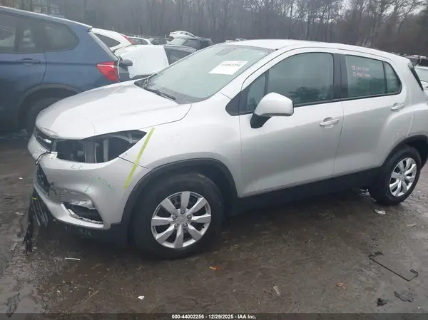 KL7CJKSBXJB509083 2018 CHEVROLET TRAX - Image 2