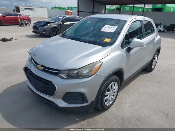 KL7CJKSBXJB555917 2018 CHEVROLET TRAX - Image 2