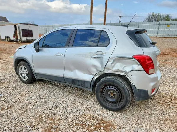 KL7CJKSBXJB575729 2018 CHEVROLET TRAX - Image 2