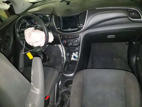 KL7CJKSBXJB603027 2018 CHEVROLET TRAX - Image 8