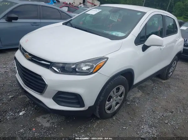 KL7CJKSBXJB608258 2018 CHEVROLET TRAX - Image 2
