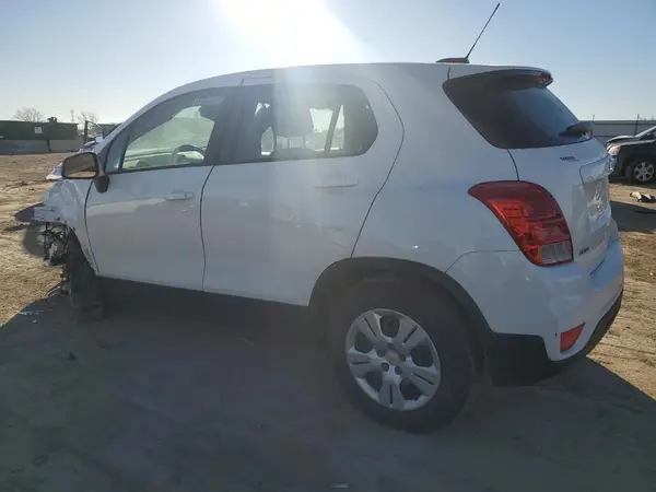 KL7CJKSBXJB621642 2018 CHEVROLET TRAX - Image 2