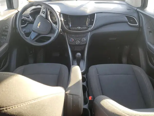 KL7CJKSBXJB621642 2018 CHEVROLET TRAX - Image 8