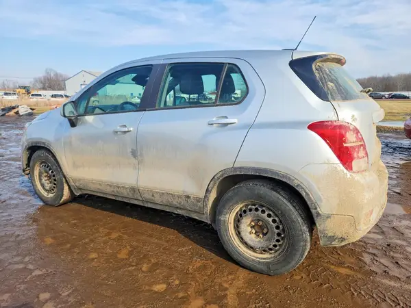 KL7CJKSBXJB647349 2018 CHEVROLET TRAX - Image 2